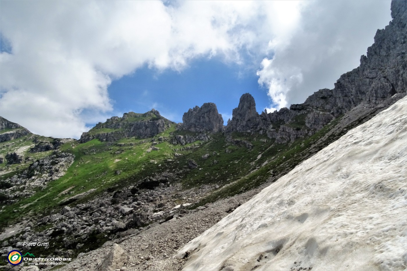 42 Breve passaggio su ultima neve.JPG